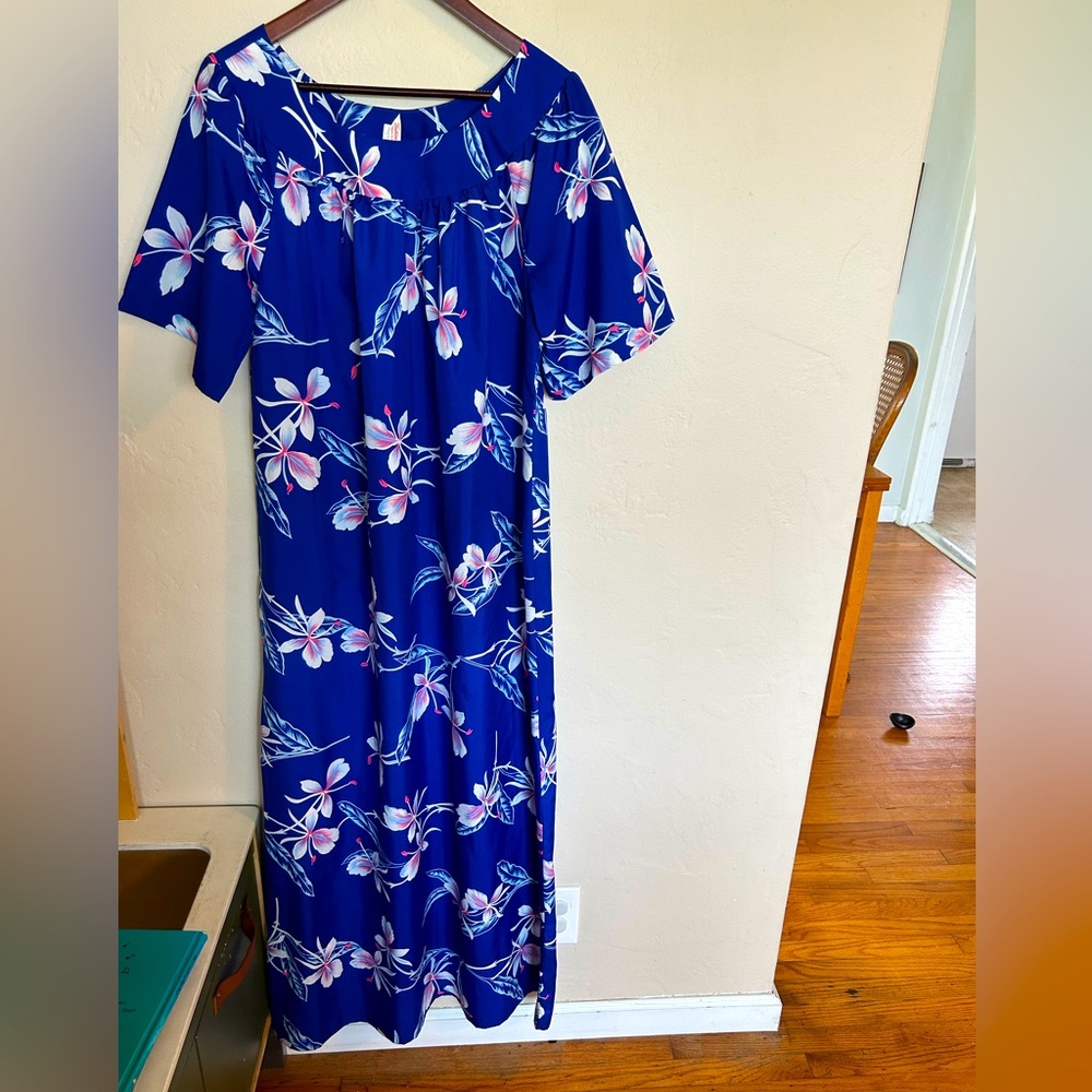 Vintage Hawaiian mumu in blue orchid print short sleeve